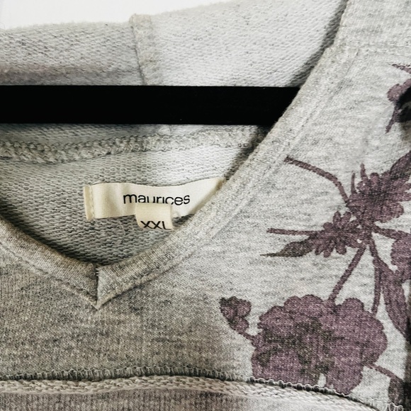 Maurice’s lace up sleeve light weight Sweatshirt - Picture 3 of 6